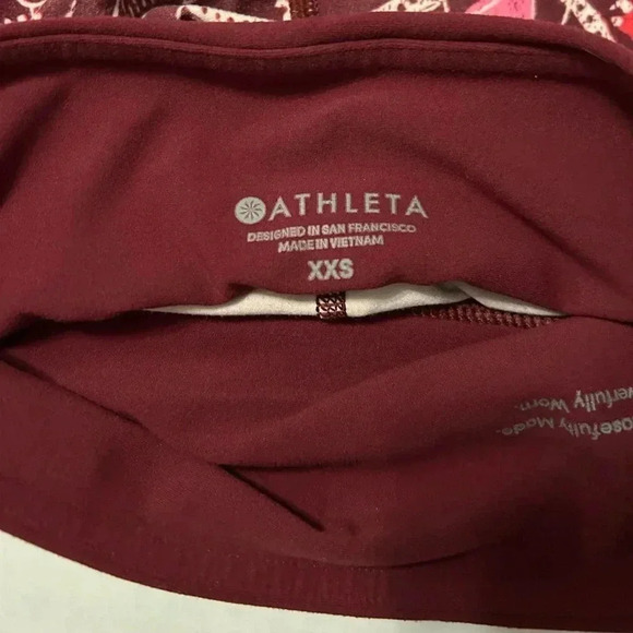 Athleta Affirmation 7/8 Dark Garnet Red Floral
Tights Powervita Size XXS 446687. - Picture 7 of 9